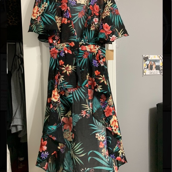 Flowy cover up - Picture 1 of 2